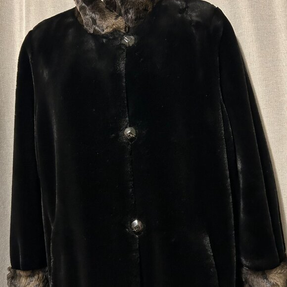 Novelti faux fur coat - Size Med to Large - Picture 2 of 10